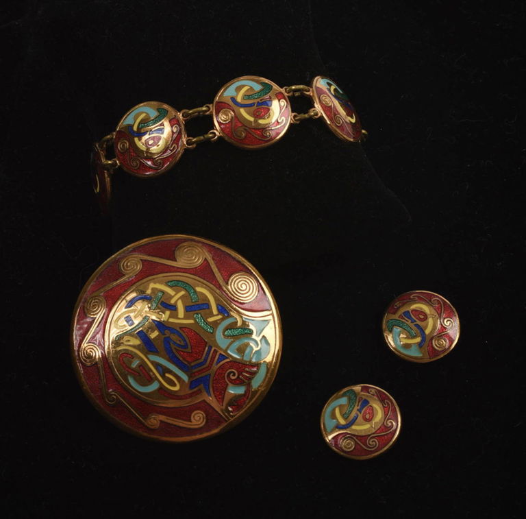 Set of Enameled Pin, Bracelet and Earrings.