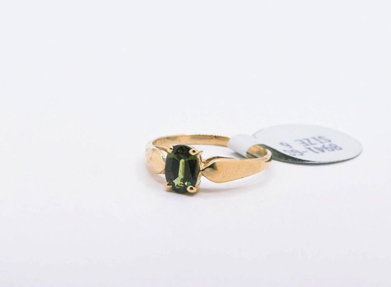 10K Green Ceylon Sapphire Ring