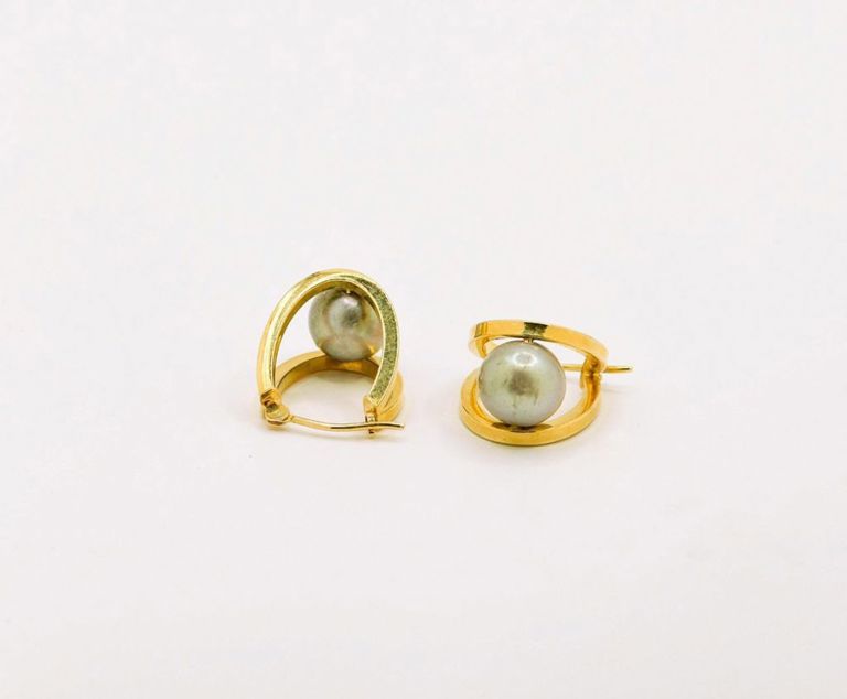 14K Black Pearl Earrings
