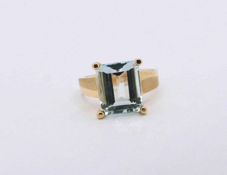 14K Yellow Gold Aquamarine Ring