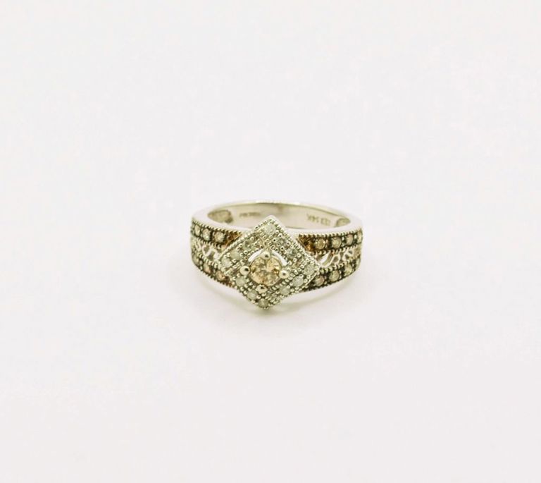 14KW Diamond Ring