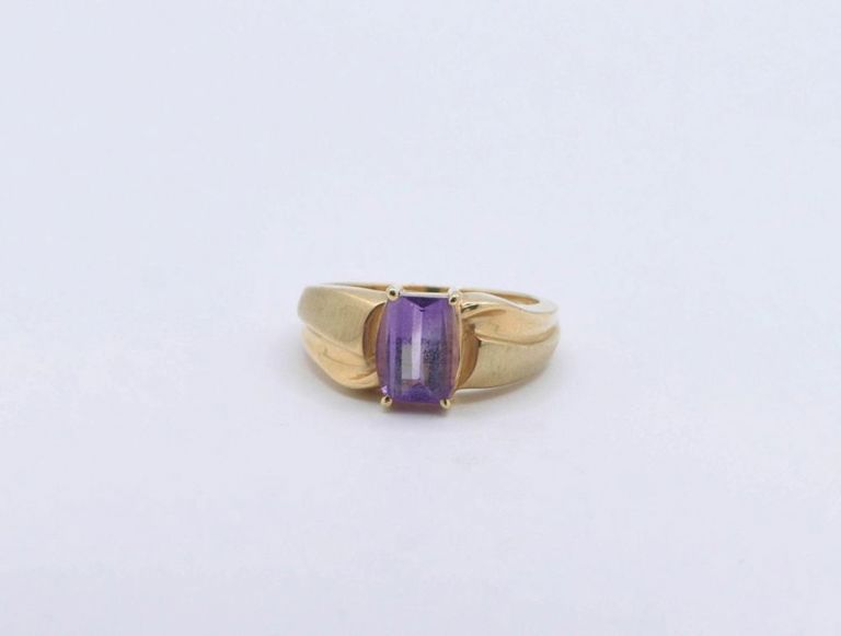 10K Yellow Gold Amethyst Ring
