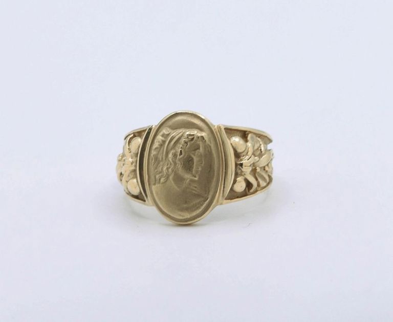18K Yellow Gold Cameo Ring