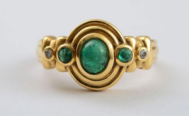 18k Gold and Emerald Ring