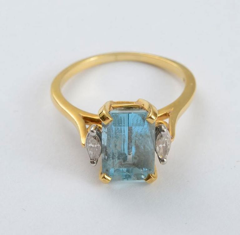 18k Gold, Platinum, Aquamarine and Diamond Ring
