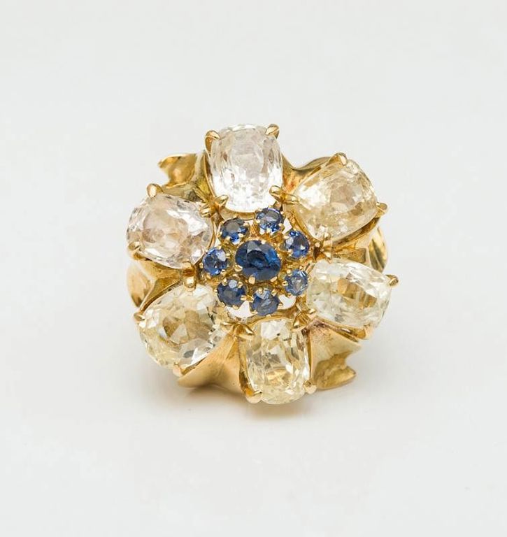 Van Cleef & Arpels 18k Gold and Sapphire "Passe-partout" Ring