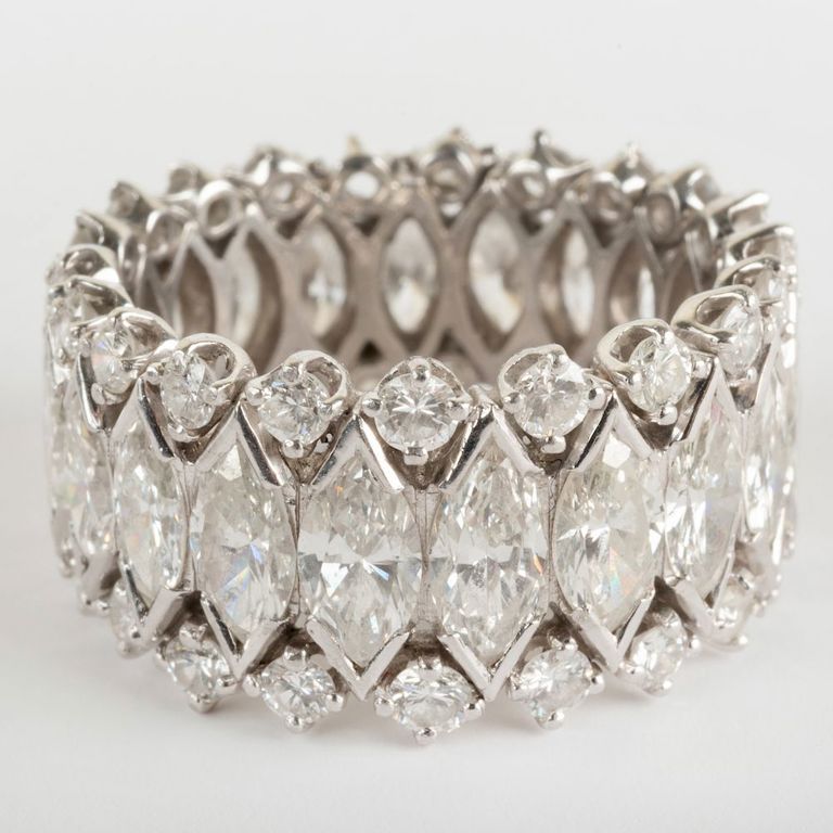 18k White Gold and Diamond Band Ring