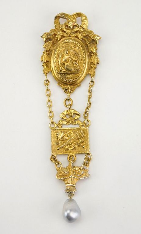 Gold Brooch With Tahitian Pearl
