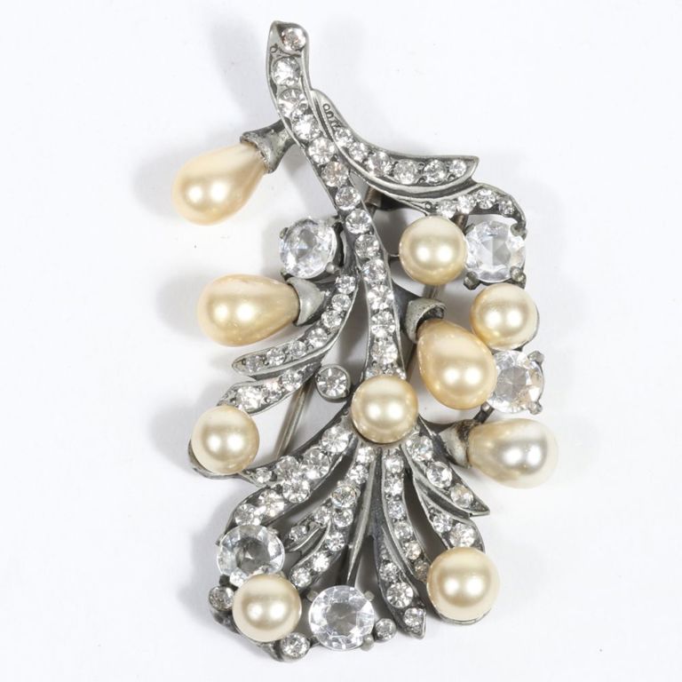 Rhinestone crystals and faux pearl clip brooch