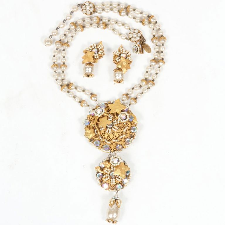 Pearl necklace and matching drop earrings