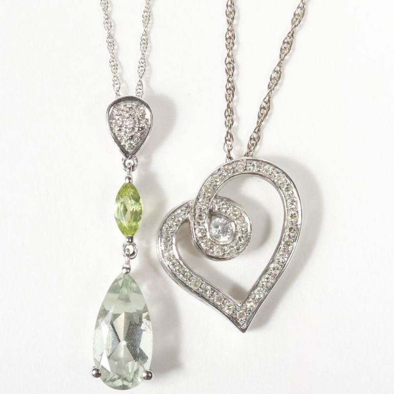 Gold jewelry set of drop pendant on necklace and heart pendant on chain