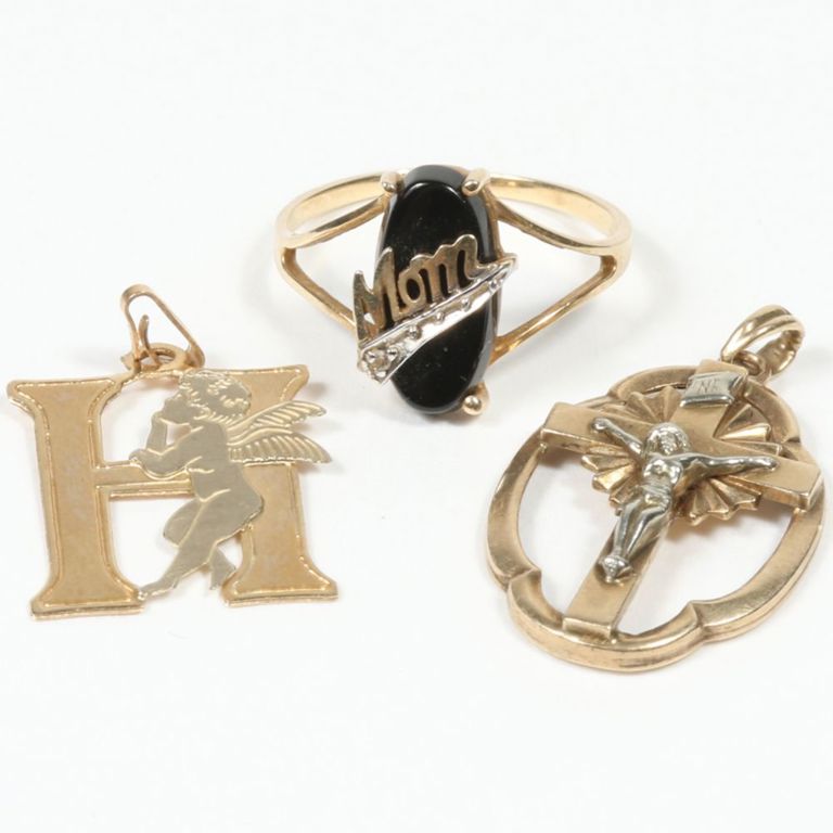 10k yellow gold jewelry set of ring and two pendants