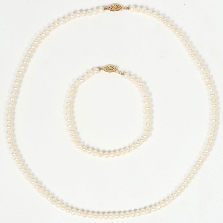 Freshwater pearl necklace and bracelet with 14k yellow gold clasps