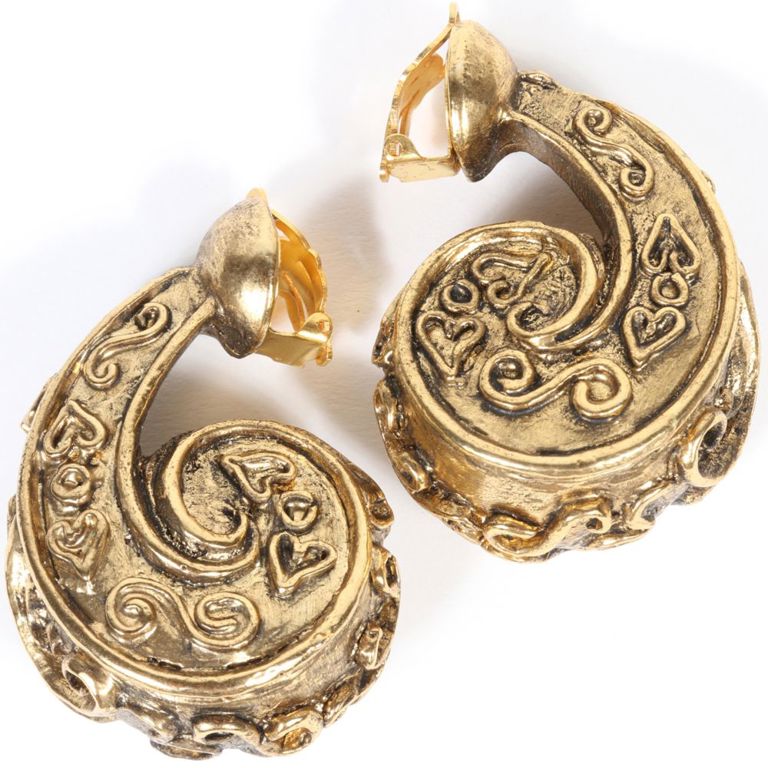Large dimensional earrings
