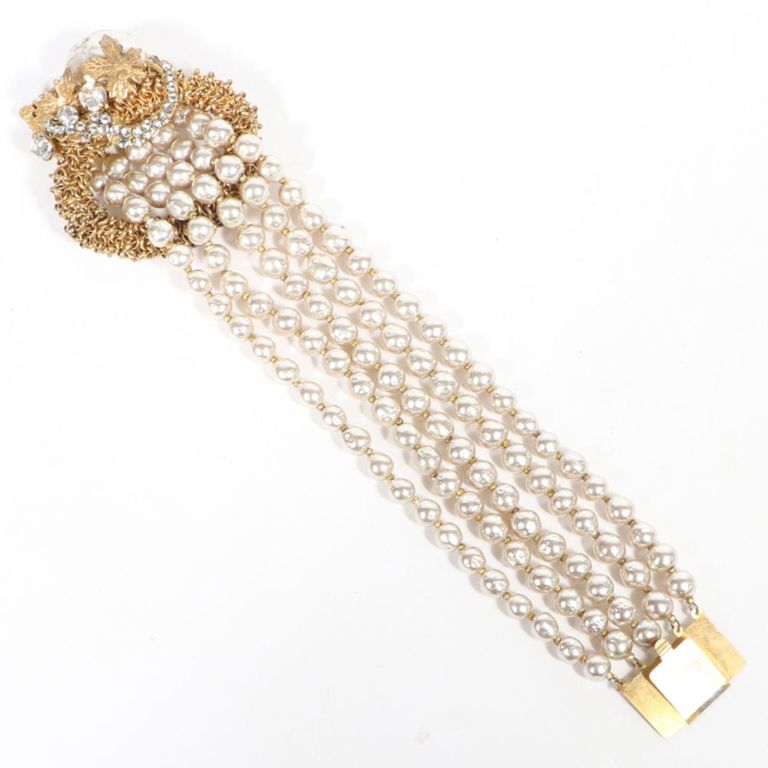 Baroque pearl bracelet with ornate buckle clasp