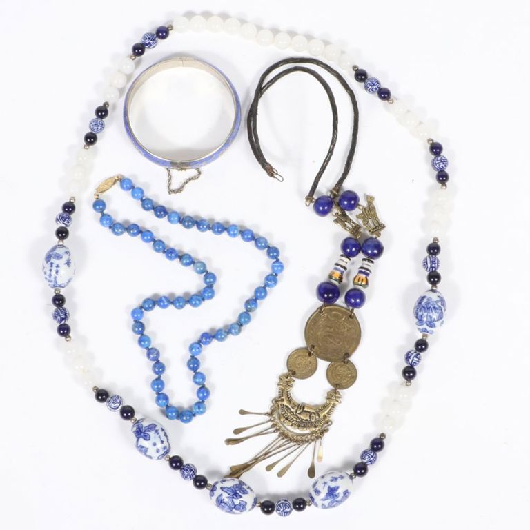 Natural stone, enamel and porcelain jewelry set