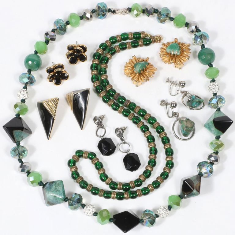 Seven piece jewelry group