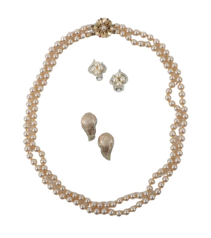 Three piece Vintage jewelry group