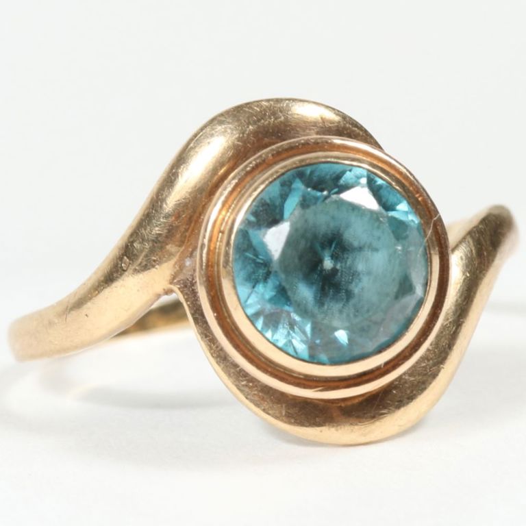 10k yellow gold bypass ring with blue zircon