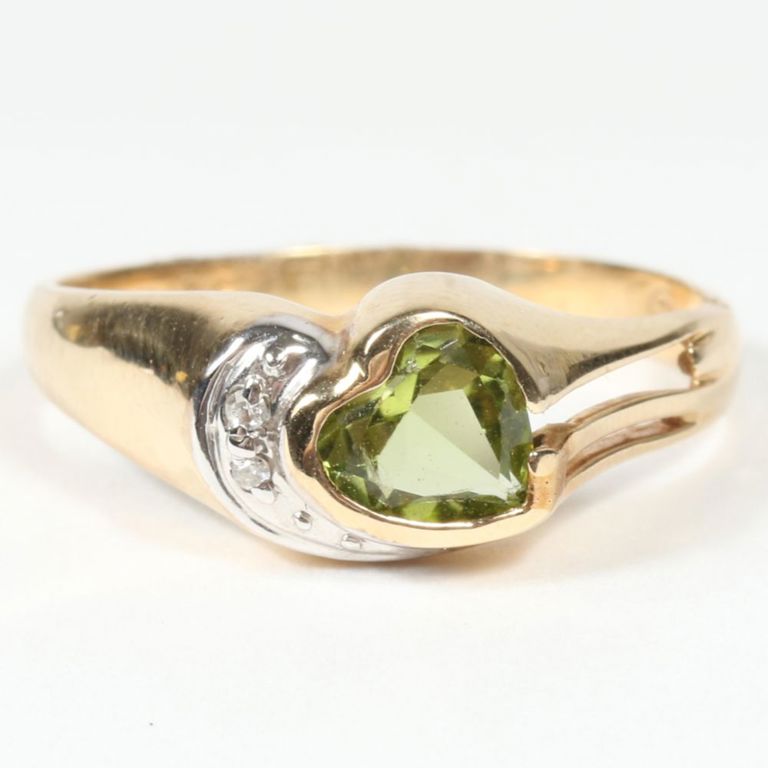 10k yellow gold ring with peridot and diamonds