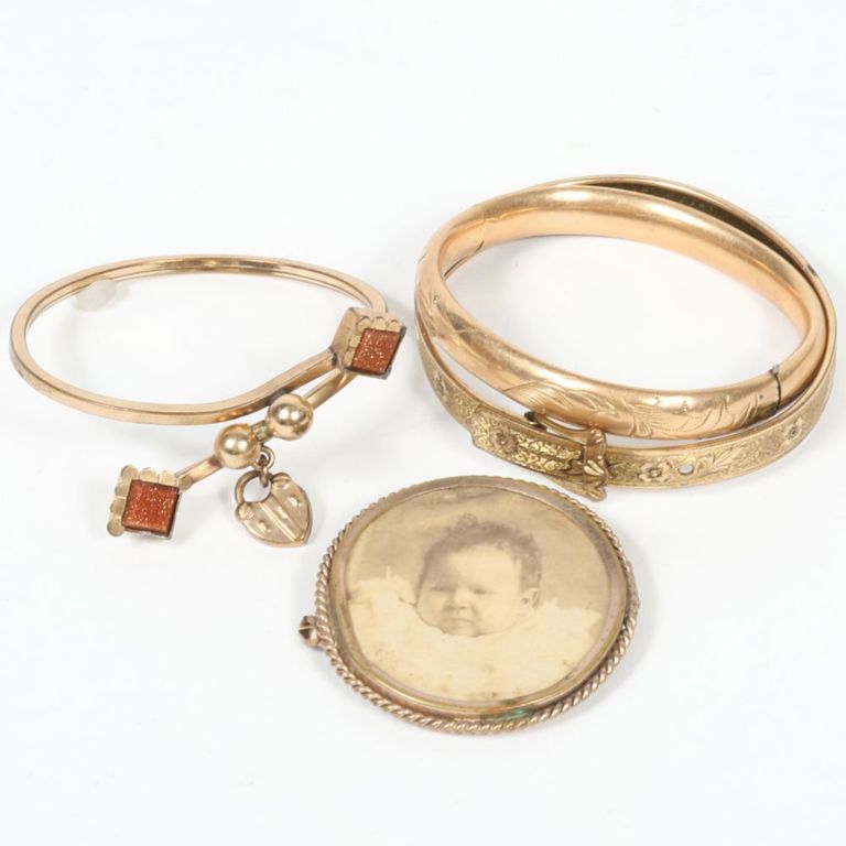 Jewelry set of three baby bangle bracelets and brooch