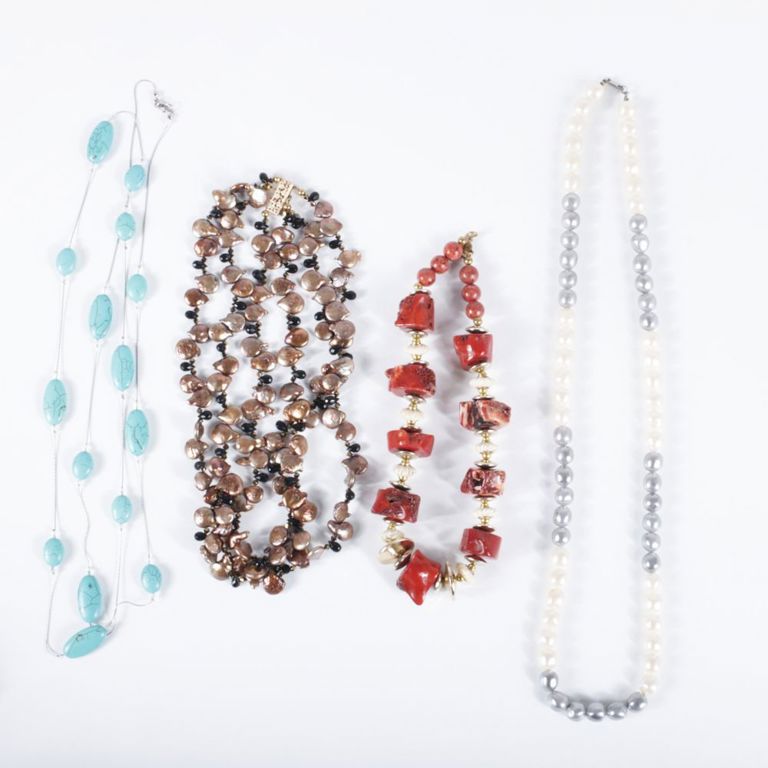4pc costume jewelry necklace group