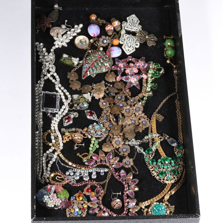 Vintage art deco jewelry group