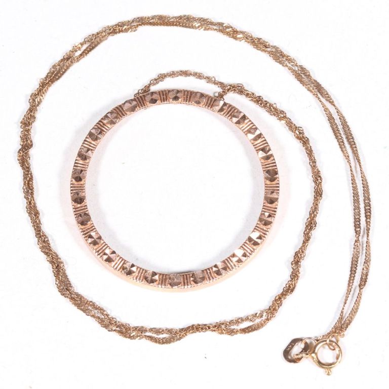 14k rose gold round pendant with necklace