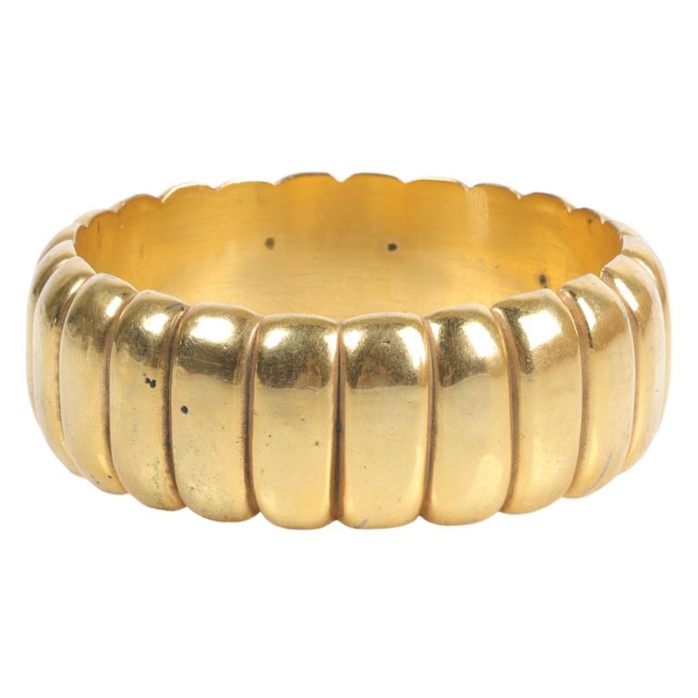Vintage gold-plated bakelite lobed bangle bracelet