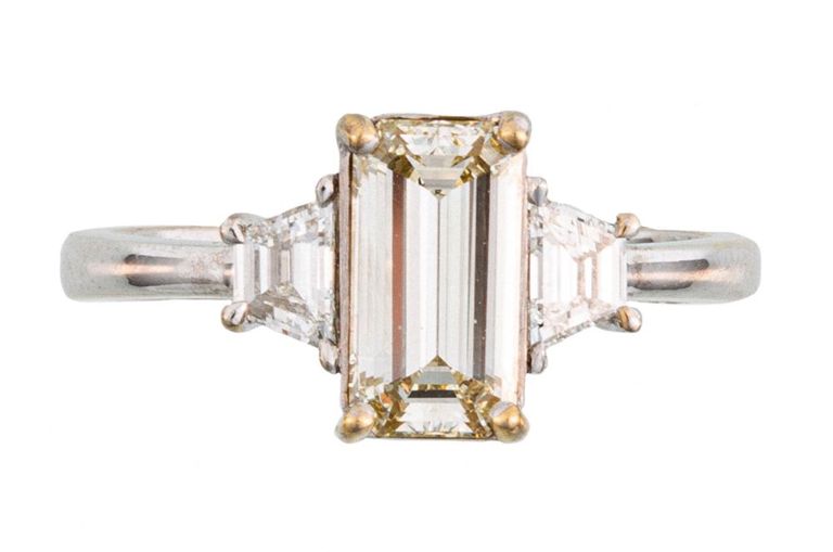 18k white gold and diamond ring