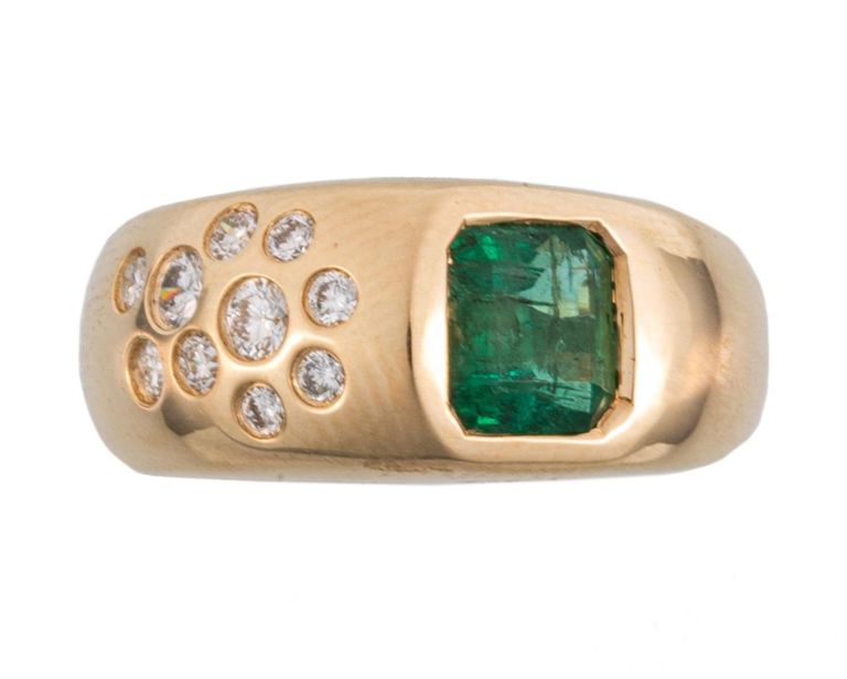 18k yellow gold emerald and diamond ring