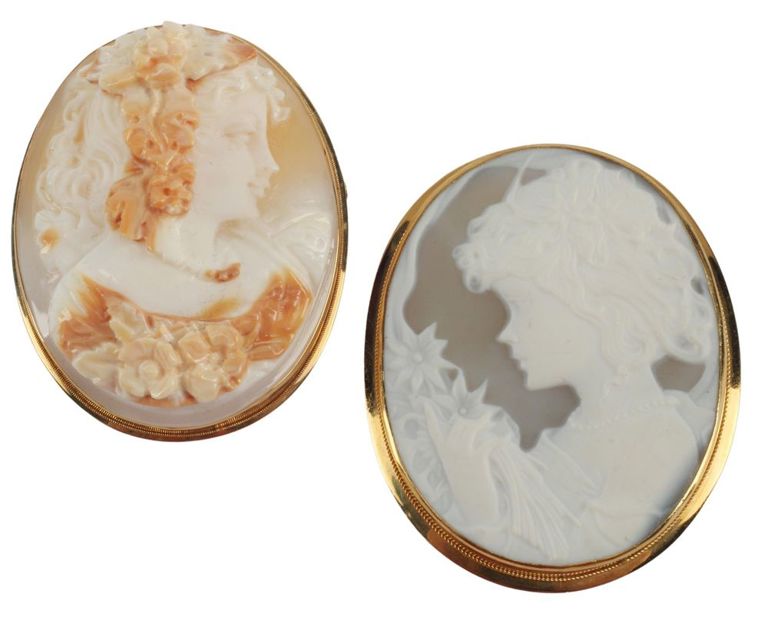 Estate Yellow Gold Carved Cameo Shell Pendants