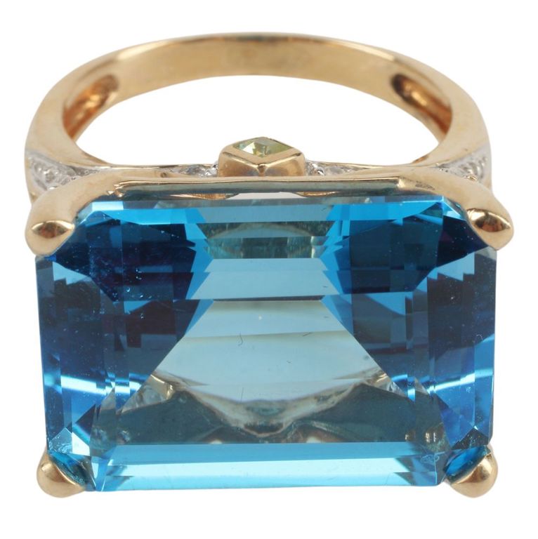 Estate 14kt Gold London Blue Topaz Cocktail Ring
