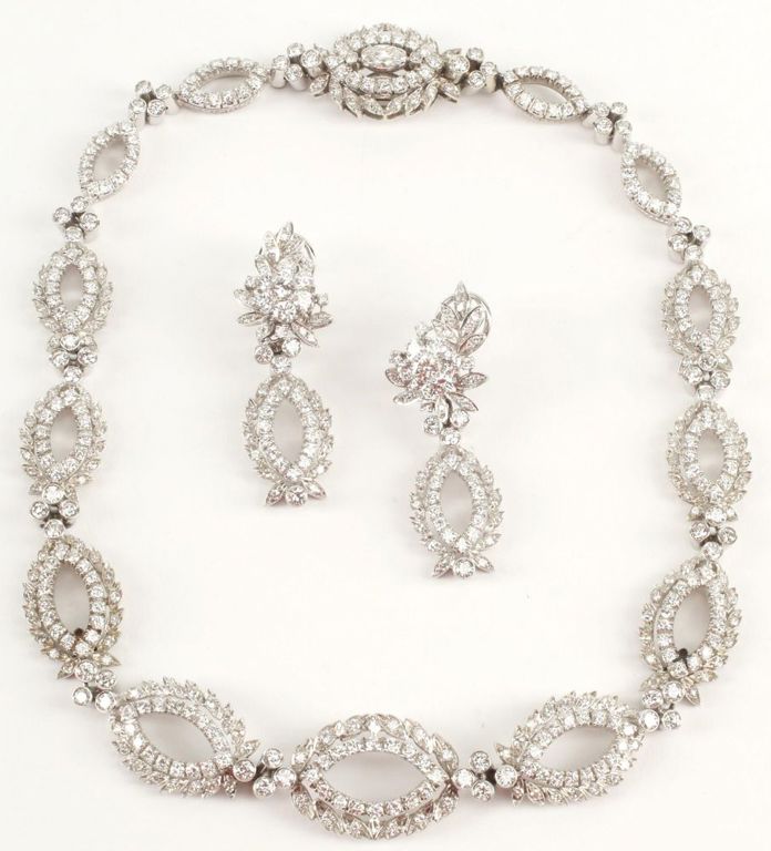 Very Fine Estate 18kt Wg & Diamond Jewelry