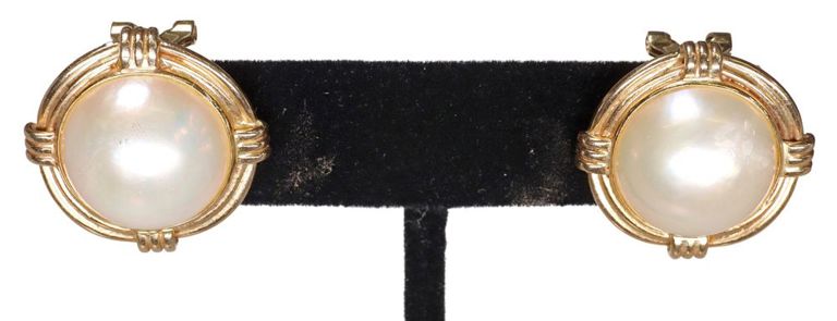 Estate 14kt Yellow Gold & Mabe Pearl Button Earrings