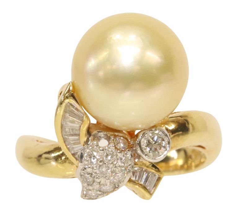 Estate 18k yellow gold ring with South Sea pearl and diamonds