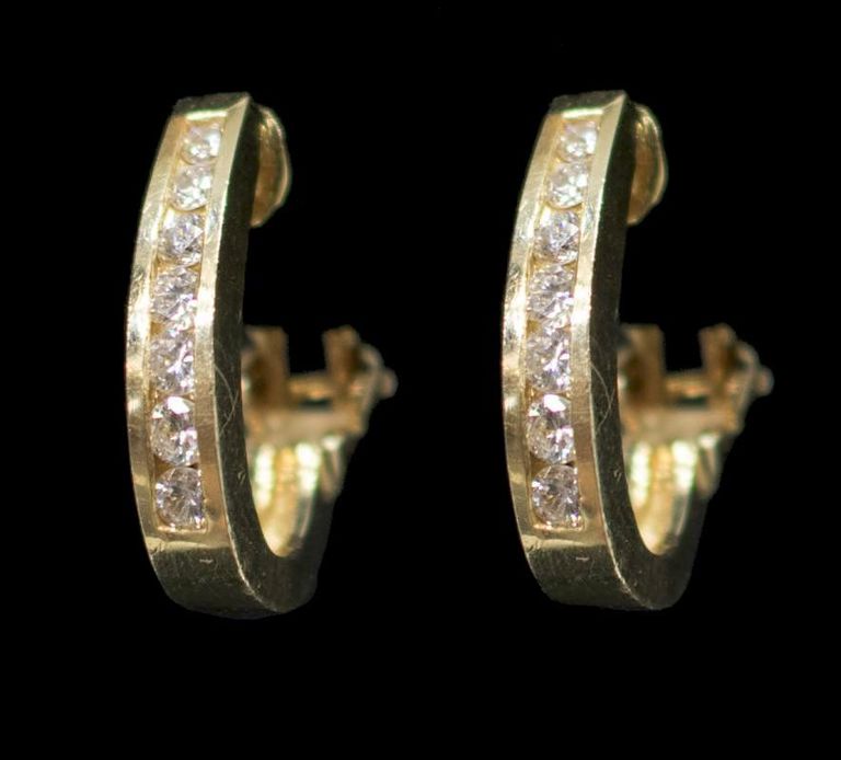 Ladies Diamond & 14kt Yellow Gold Estate Earrings