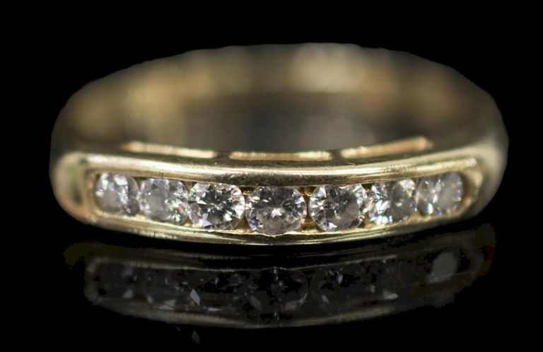 Ladies 14kt Gold & Diamond Estate Ring Band