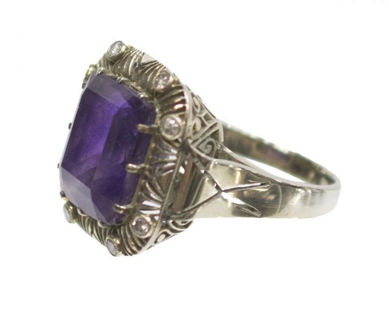 Estate 18kt Gold, Amehtyst & Diamond Set Ring