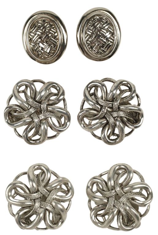 Estate designer Oscar de La Renta earrings