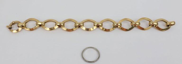 18k gold ladies chain bracelet and 18k white gold ring