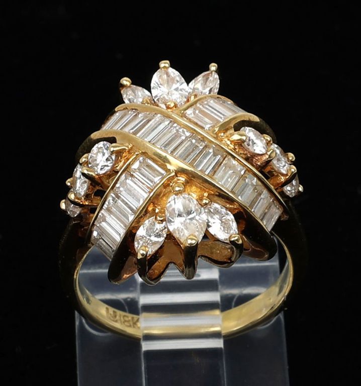 18k yellow gold diamond cocktail ring