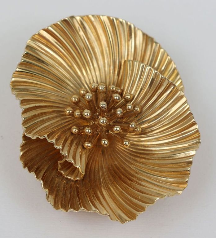 14k yellow gold floral brooch