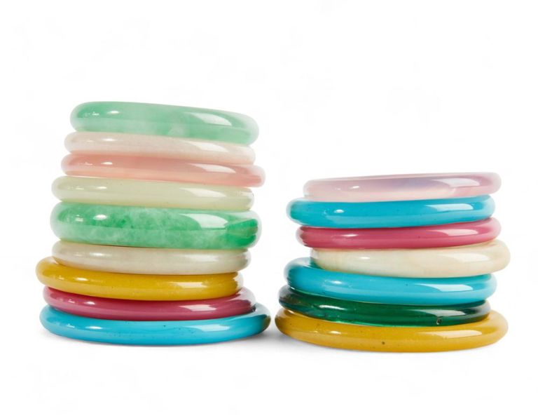 Sixteen hardstone and glass bangle bracelets