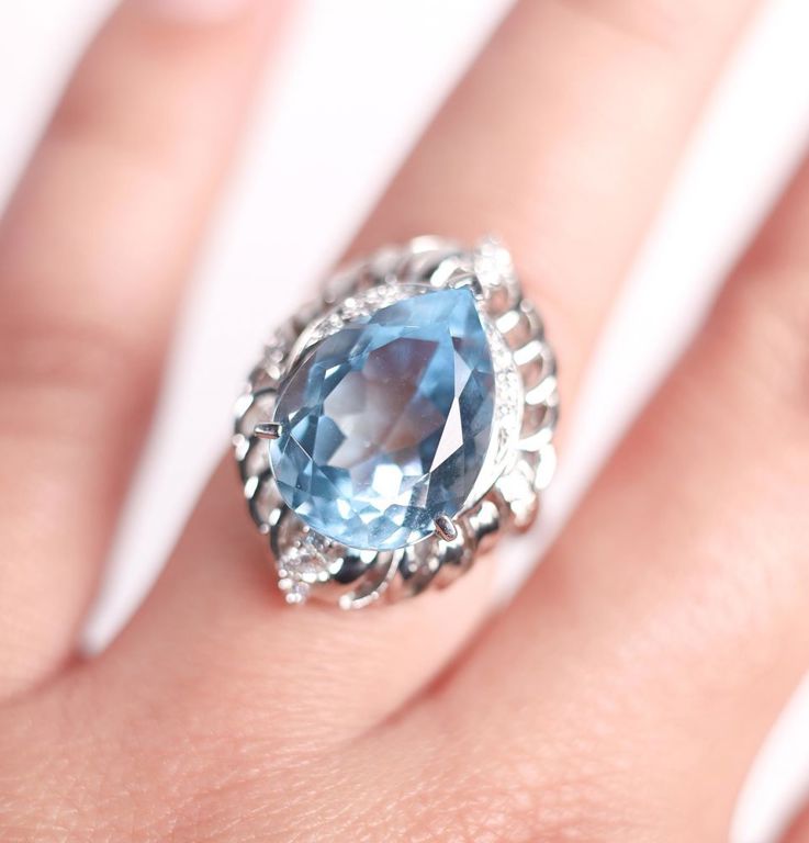 900 platinum topaz and diamond ring