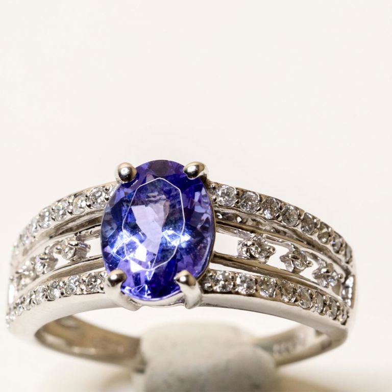 900 platinum tanzanite and diamond ring
