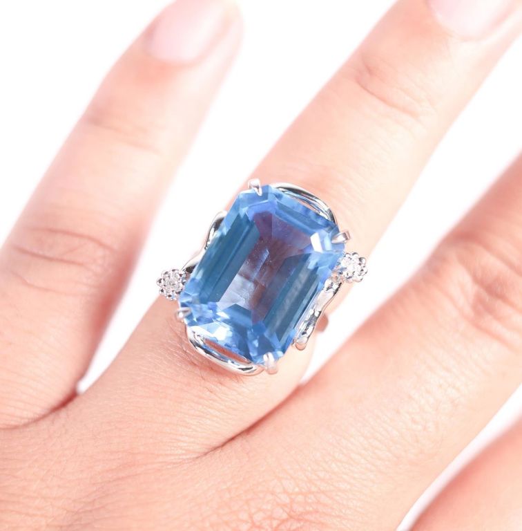18k white gold topaz and diamond ring