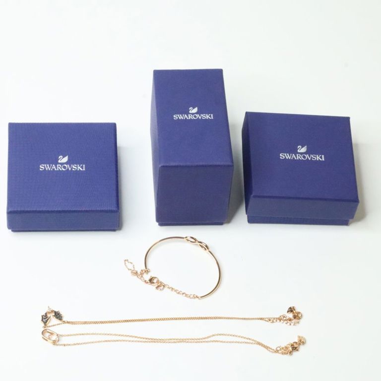 Swarovski set of two necklaces and a infinity bracelet