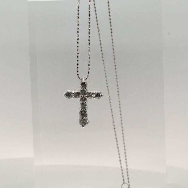 900 platinum diamond pendant on 850 platinum necklace