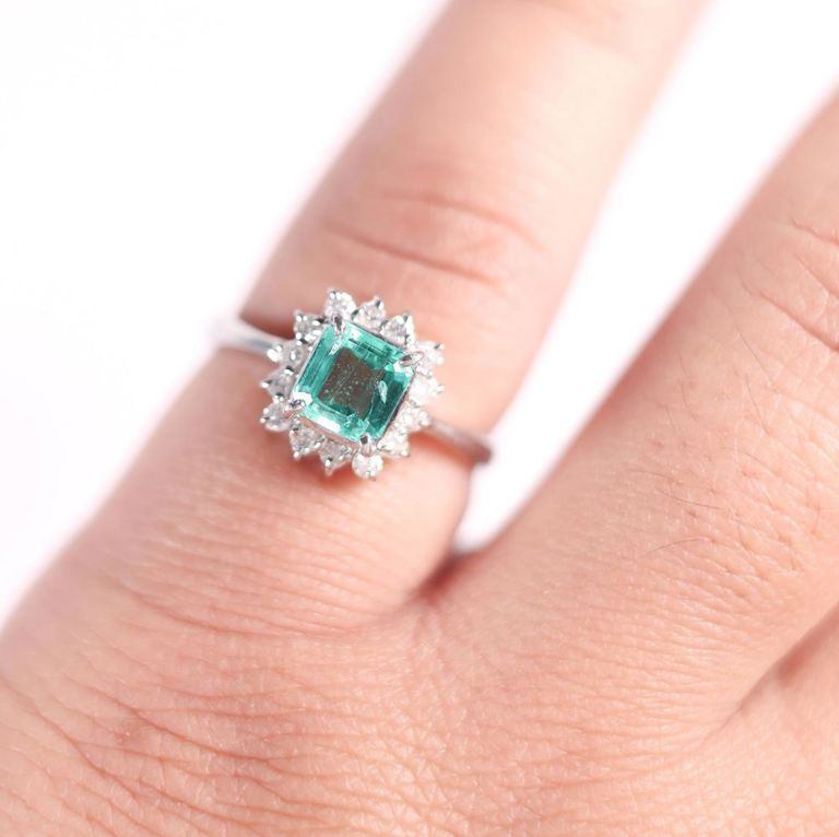900 platinum emerald and diamond ring